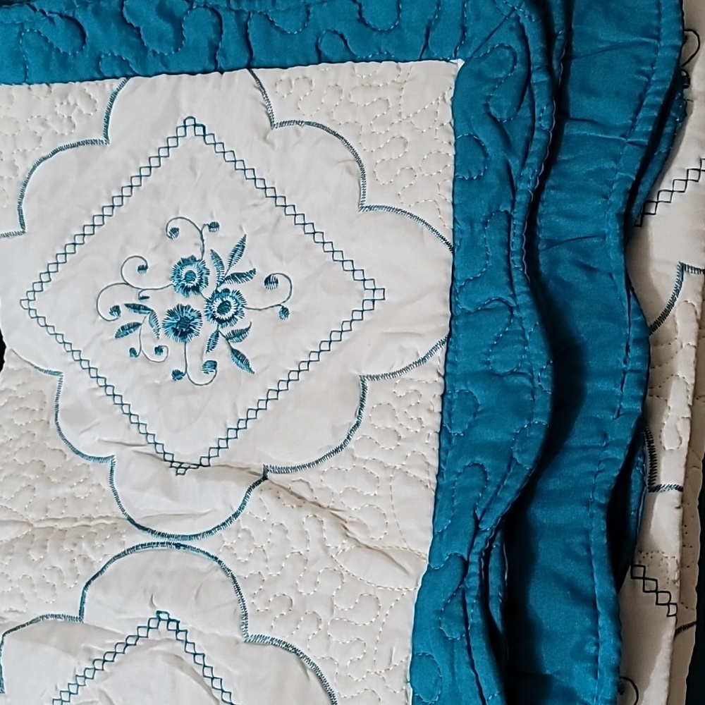 Quilt Fancy Embroidery 3 piece Set Size Queen Turquoise/beige color